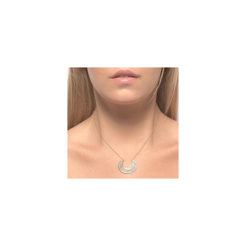 Collar de Plata baño de Oro 18k - Luna Abierta con Relieves Geometrico