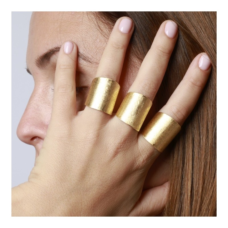 Anillo de plata 925 bañado en oro 18k, relieve irregular y anchura total de 25 mm. Muy extremado. 2